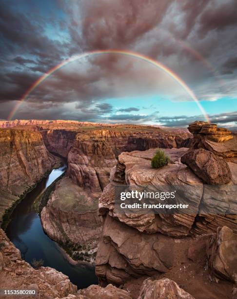 paisaje herradura bend - landscap with rainbow fotografías e imágenes de stock