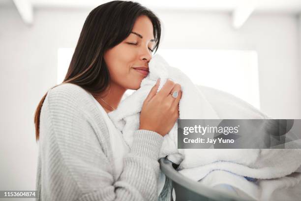 i just love the smell of clean laundry - vestuário imagens e fotografias de stock