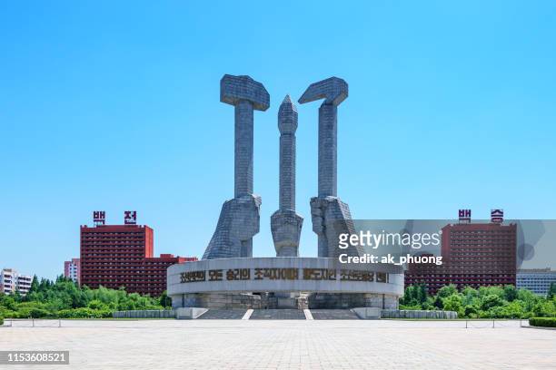 monument to party founding - pyongyang stock-fotos und bilder