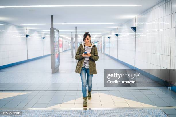 lächelnde frau in der hamburger u-bahn - metro hamburg stock-fotos und bilder