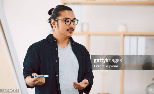 laten we beginnen met een aantal belangrijke punten - presenter stockfoto's en -beelden