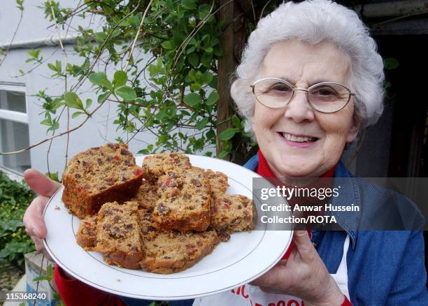 Etta Richardson in Llansteffan, with the type of cake that is going to baked for the upcoming Royal Wedding. A grandmother who impressed the Prince...