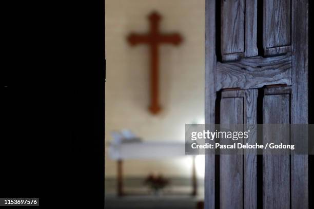 protestant church.  altar and christian cross.  france. - cross bildbanksfoton och bilder