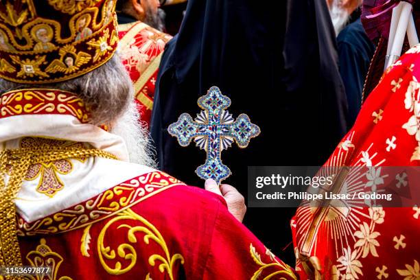 greek orthodox easter thursday celebration outside the holy sepulcher in jerusalem, israel. - maundy thursday stock pictures, royalty-free photos & images