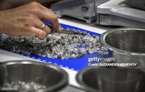 Diamond Assorting Factory Diamond Sorting Photos and Premium High Res Pictures - Getty Images