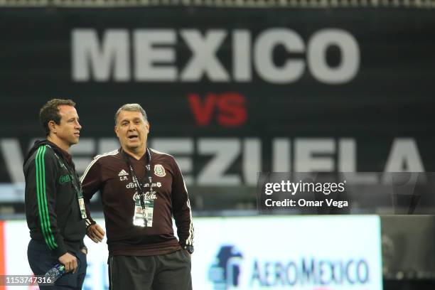 Head coach of the Mexico National Team Gerardo Martino talks to Gerardo Torrado during a training session session at Mercedes-Benz Stadium on June 4,...