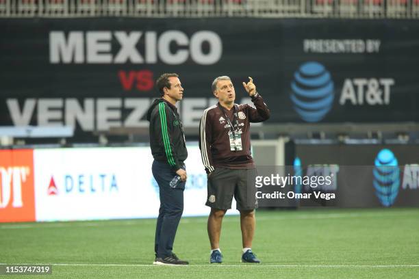 Head coach of the Mexico National Team Gerardo Martino talks to Gerardo Torrado during a training session session at Mercedes-Benz Stadium on June 4,...
