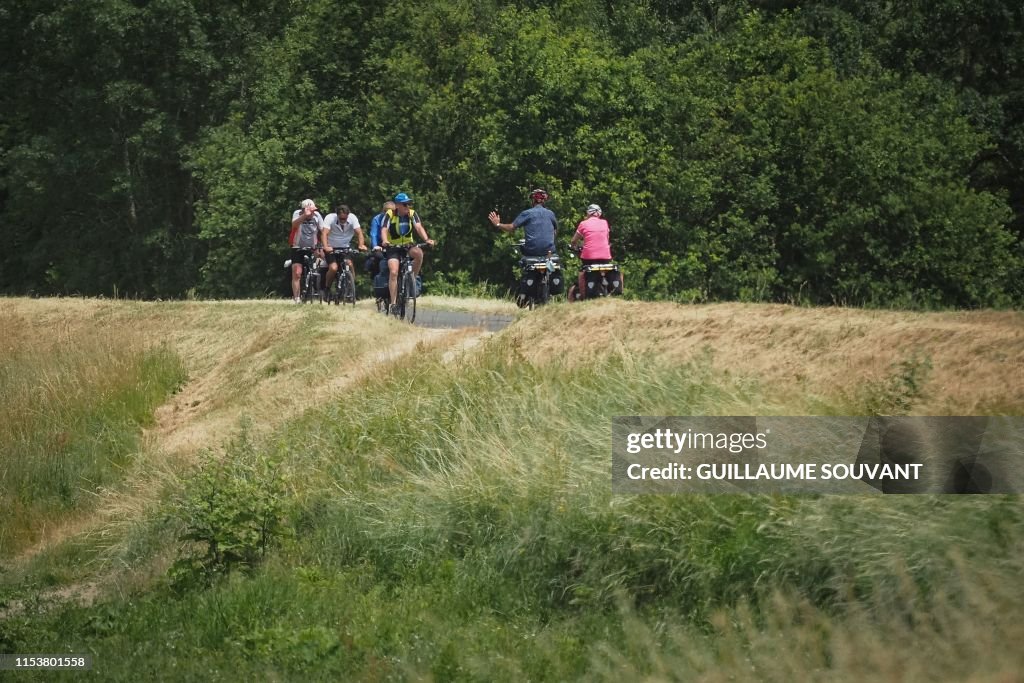 FRANCE-TOURISM-CYCLING-LOIRE-LEISURE