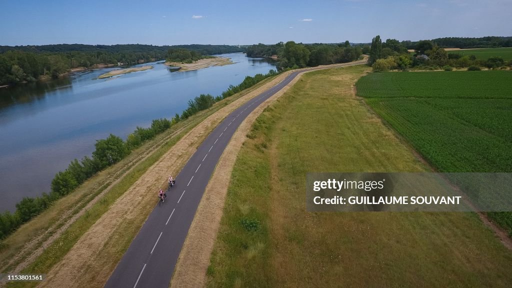 DOUNIAMAG-FRANCE-TOURISM-CYCLING-LOIRE-LEISURE