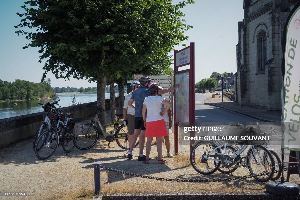 DOUNIAMAG-FRANCE-TOURISM-CYCLING-LOIRE-LEISURE