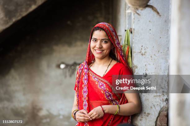 indian woman - stock image - sari imagens e fotografias de stock