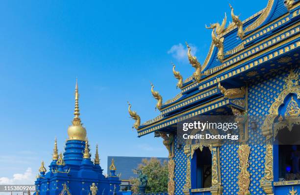 grand blue pagoda and main chapel of wat rong sua ten blue temple, chiangrai, thailand - wat imagens e fotografias de stock