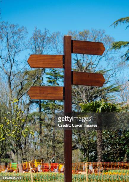 wooden post for road signs. double direction. - wooden sign post stockfoto's en -beelden