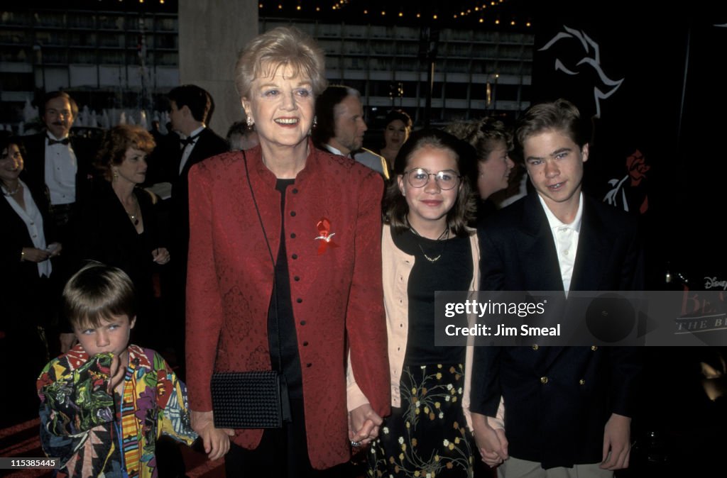 Angela Lansbury and Grandchildren Ian, Katherine, and Peter News Photo ...