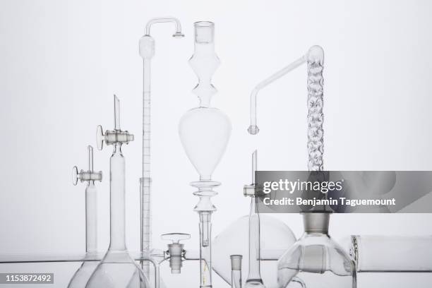 instrument of chemistry and alchemy, science, measurement, test tube - tools essentials photos et images de collection
