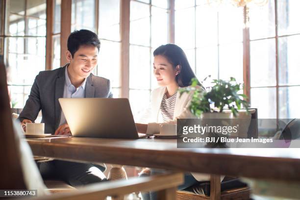 young business people using laptop in coffee shop - two executive man coffee shop stockfoto's en -beelden