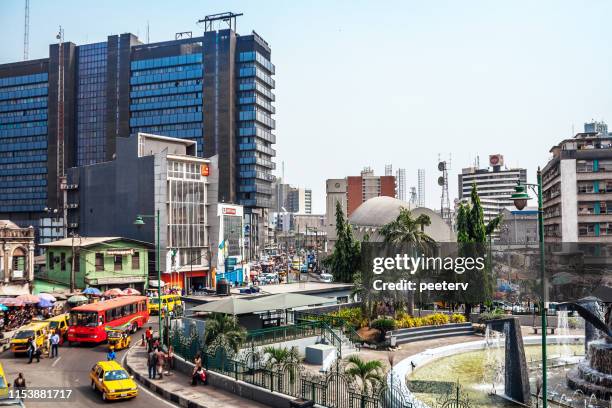 afrikanische stadt-lagos, nigeria - nigeria city stock-fotos und bilder