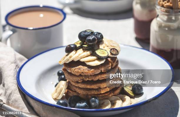 breakfast pancake stack - zoete aardappel stockfoto's en -beelden