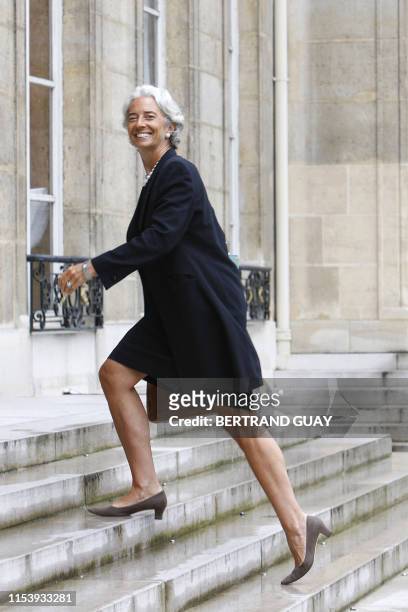La ministre de l'Economie Christine Lagarde arrive au palais de l'Elysée pour une réunion de travail sur le "pouvoir d'achat, la croissance, et la...
