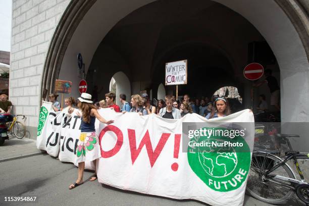 After the heat records in Germany on 5 July 2019 severel hundreds gathered again fr protesting against the climate catastrophy.