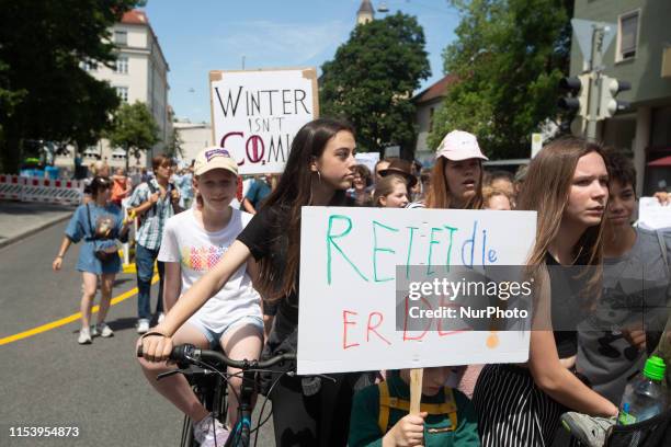 Small child with sign reading &quot; Save the earth &quot;. After the heat records in Germany on 5 July 2019 severel hundreds gathered again fr...