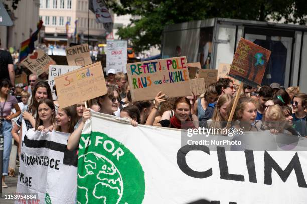 After the heat records in Germany on 5 July 2019 severel hundreds gathered again fr protesting against the climate catastrophy.