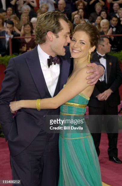 Jude Law and Sienna Miller during The 76th Annual Academy Awards - Arrivals by Bill Davila at Kodak Theater at Hollywood and Highland in Hollywood,...
