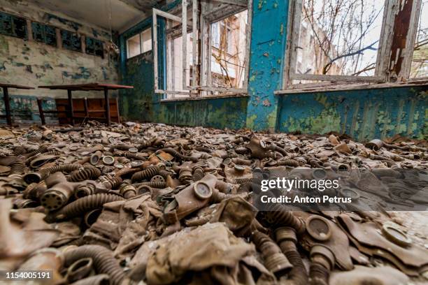abandoned school in the city of pripyat, ukraine - central nuclear de chernobyl - fotografias e filmes do acervo