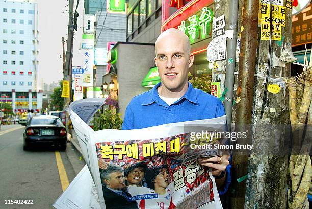 World Cup: Closeup portrait of SI Senior Writer Grant Wahl reading South Korean newspaper on street. Seoul, South Korea 6/20/2002 CREDIT: Simon Bruty