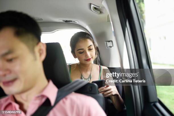 ride sharing passengers - car pooling stock pictures, royalty-free photos & images