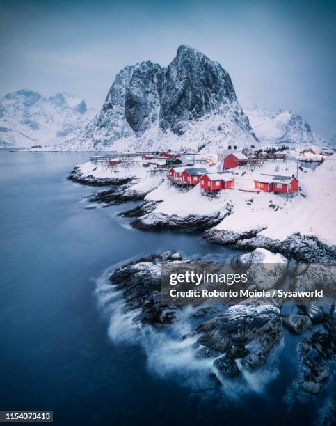 fishermen huts (rorbu ), hamnoy, norway - cabin norway stock pictures, royalty-free photos & images