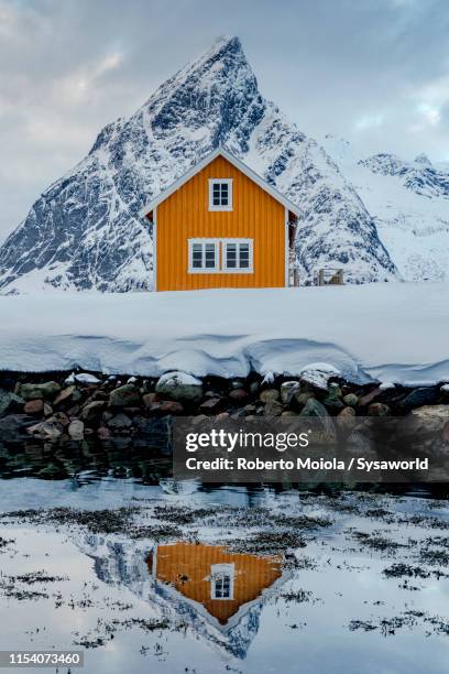 rorbu and mount olstind, sakrisoy, reine, norway - cabin norway stock pictures, royalty-free photos & images