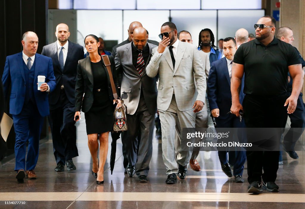 Kenneth Kelly Singe R Singer R. Kelly arrives at the Leighton Criminal Courthouse on June ...