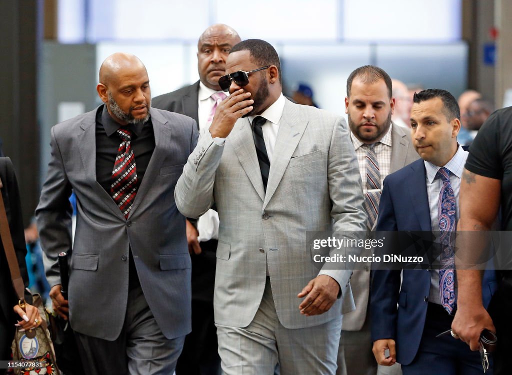 Kenneth Kelly Singe R Singer R. Kelly arrives at the Leighton Criminal Courthouse on June ...