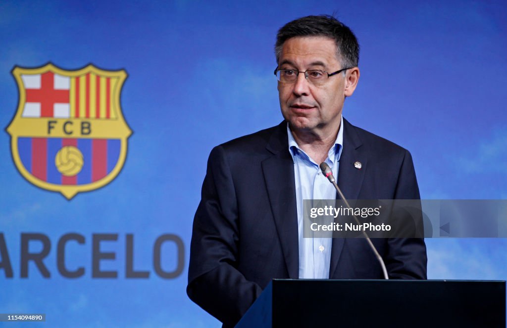FC Barcelona Unveil New Player Frenkie de Jong