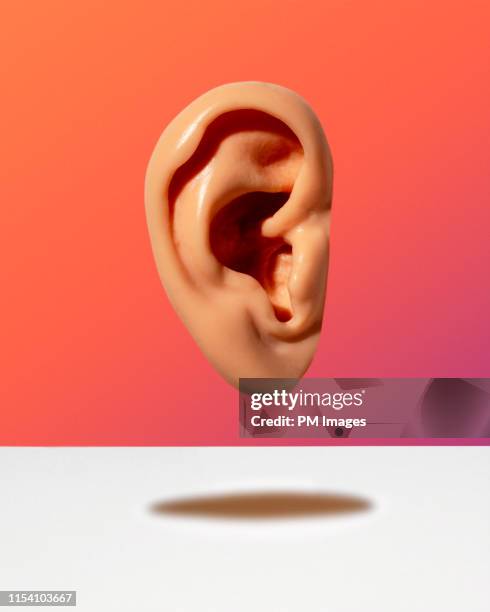 human ear floating - orelha humana - fotografias e filmes do acervo