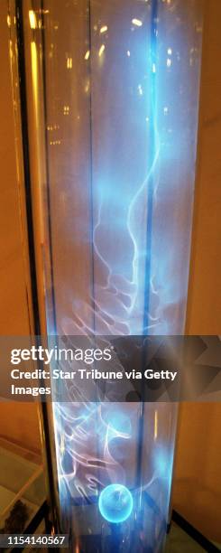 Static Inventions 30 Static Electricity Generator Stock Photos, High-Res Pictures, and ...