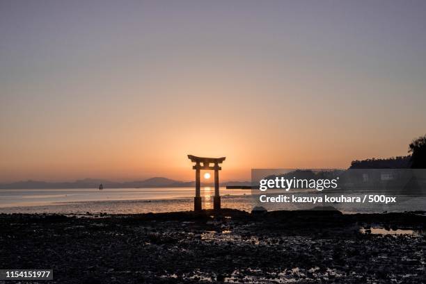 wayatokazuya - torii gates photos et images de collection