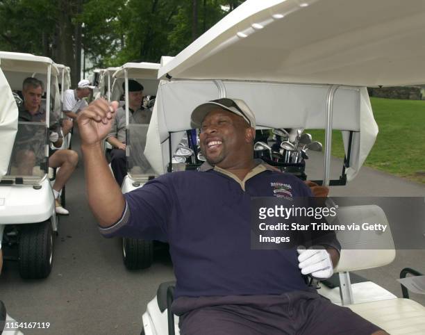 Cooperstown New York 8/4/01 Kirby Puckett & Dave Winfield Playing in Hall of Fame Golf Tournament......Former Minnesota Twin Kirby Puckett heads out...