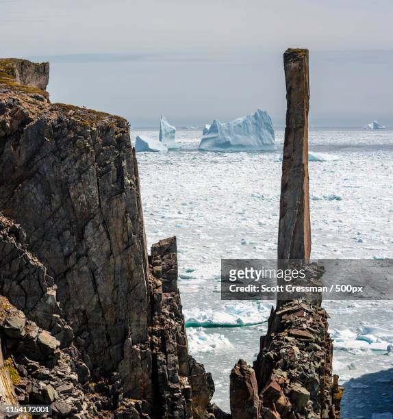 icebergs with sea stack, newfoundland - scott cressman stock pictures, royalty-free photos & images