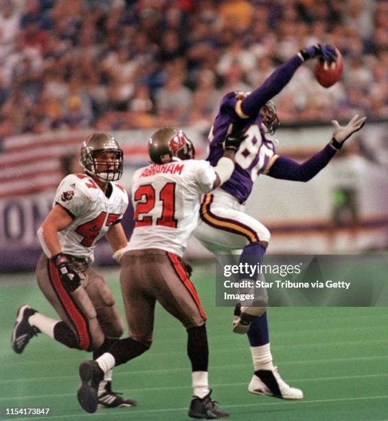 Minneapolis, MN Minnesota Vikings vs. Tampa bay at the Metrodome IN THIS PHOTO: Although covered by Tampa Bay's John Lynch and Donnie Abraham, Viking...