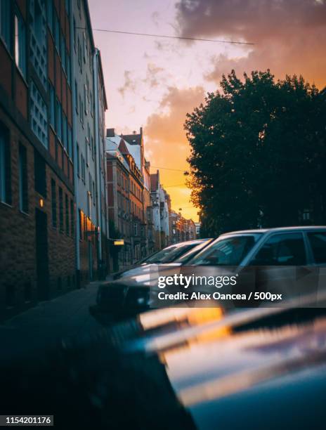 sunshine street - aura foto e immagini stock