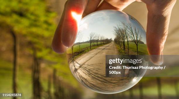 reflection road - kristallkugel stock-fotos und bilder