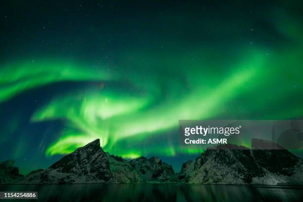 bunte aurora borealis - artic stock-fotos und bilder