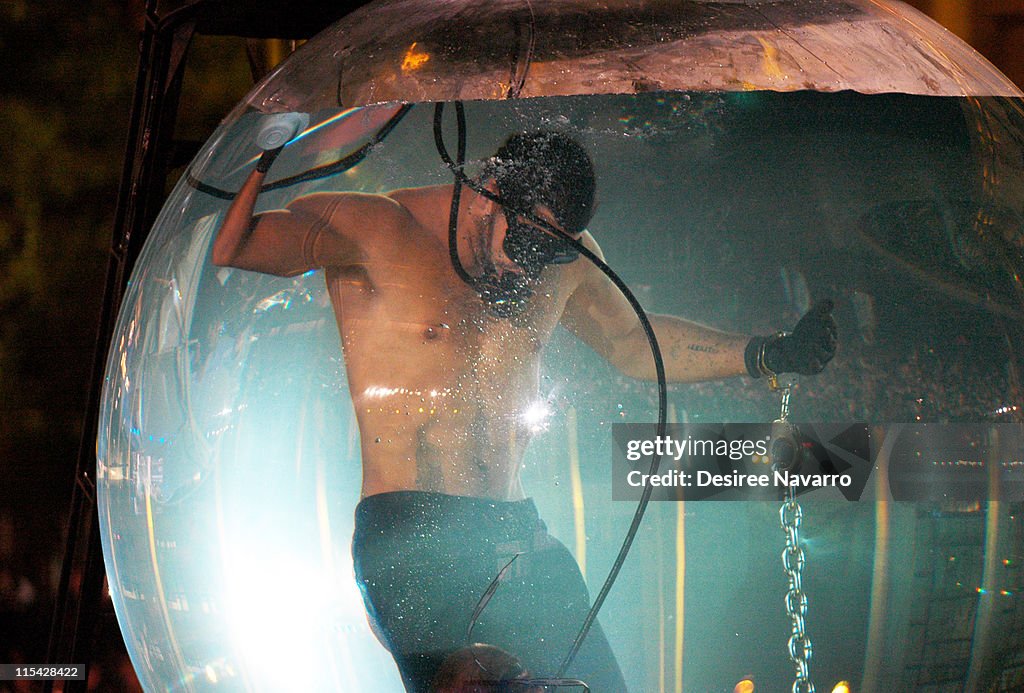 David Blaine Ends Seven Day Endurance Challenge Under Water - May 8, 2006