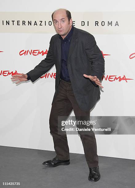 Antonio Albanese attends the 'Giorni E Nuvole' photocall during Day 5 of the 2nd Rome Film Festival on October 22, 2007 in Rome, Italy.