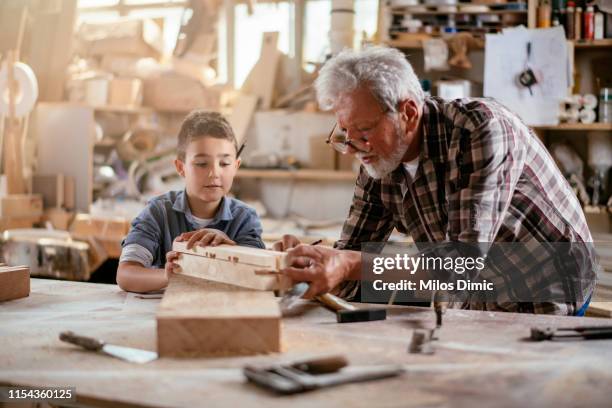 enseñando carpintería - taller-de-carpintería fotografías e imágenes de stock