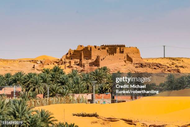 old ksar, old town in the desert, near timimoun, western algeria, north africa, africa - timimoun photos et images de collection