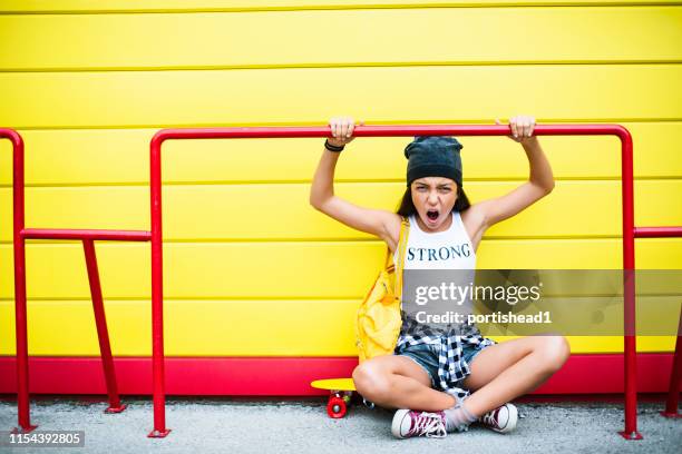 mädchen aus teenage - heldin stock-fotos und bilder