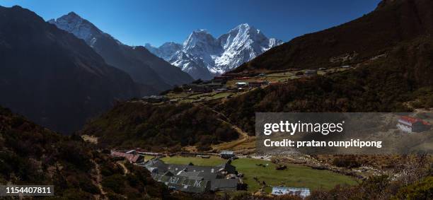 panorama image of dole village in himalaya range of nepal - gokyo valley stock pictures, royalty-free photos & images